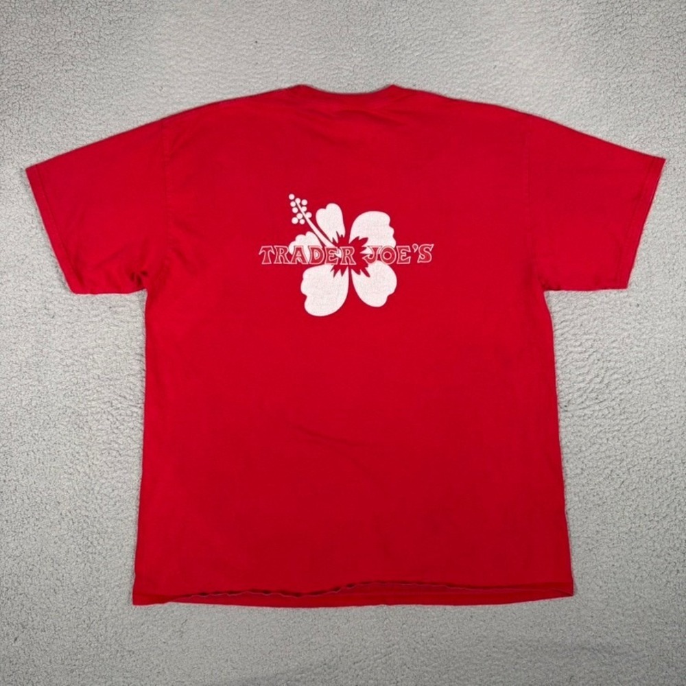 Trader Joe's Mens Graphic Tee Shirt XL Red 100% Cotton Hibiscus Casual Preppy